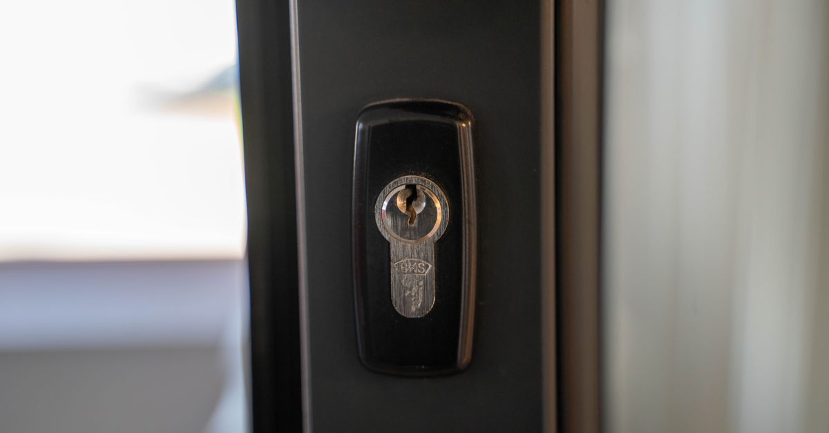 Why After-Hours Business Lockout Situations Require a Commercial Specialist — Elizabeth NJ Locksmith