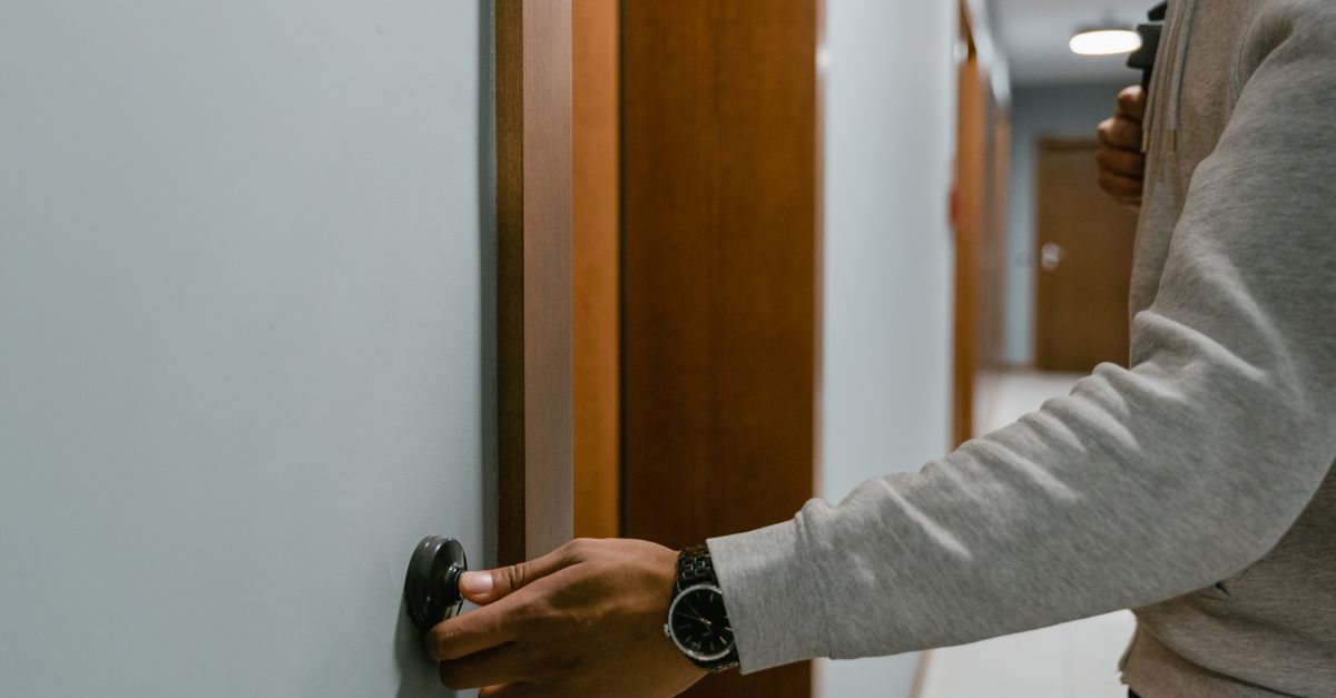 What Goes Into a Professional Deadbolt Installation — and What Determines the Price — Elizabeth NJ Locksmith
